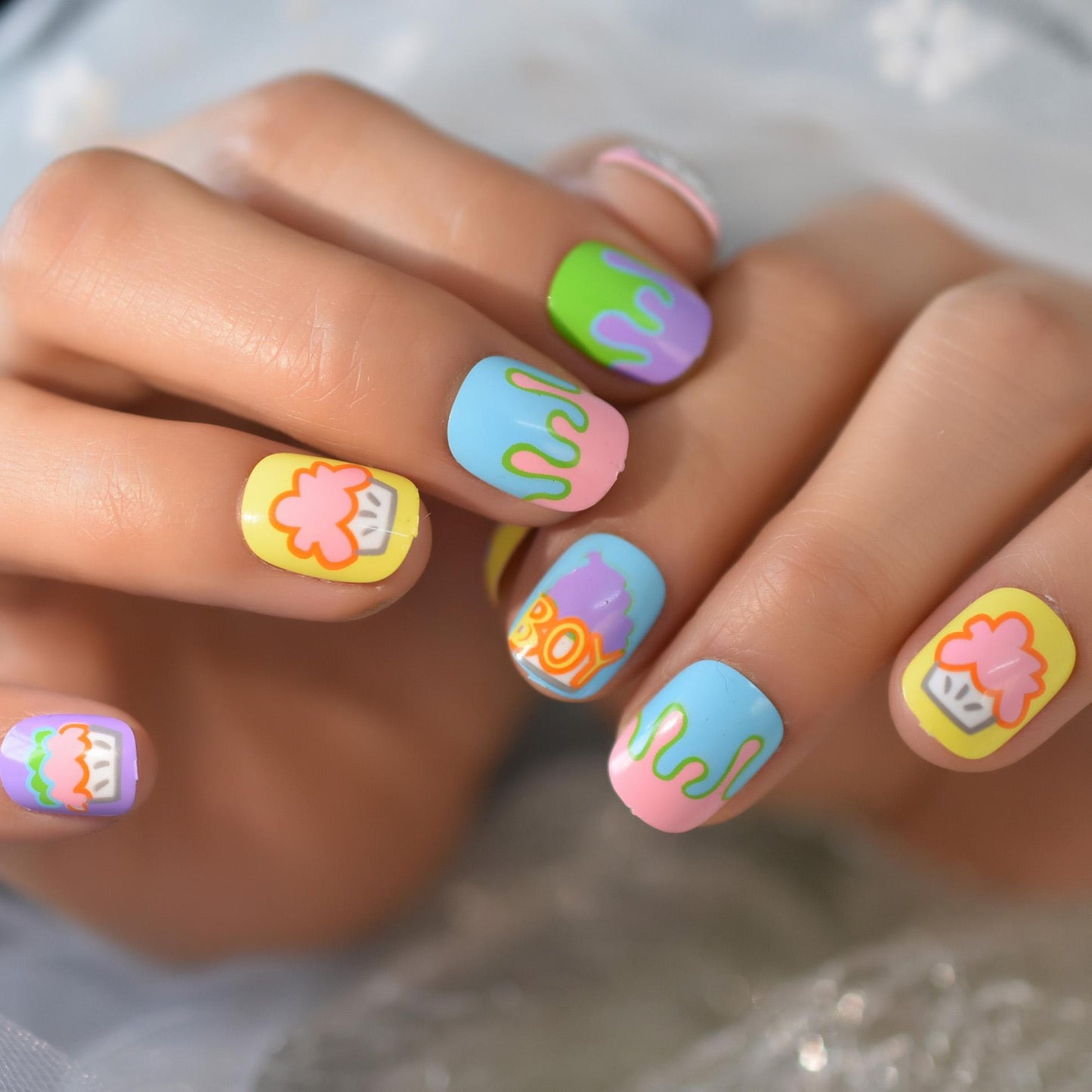 Short Round Nail With Cartoons Pattern