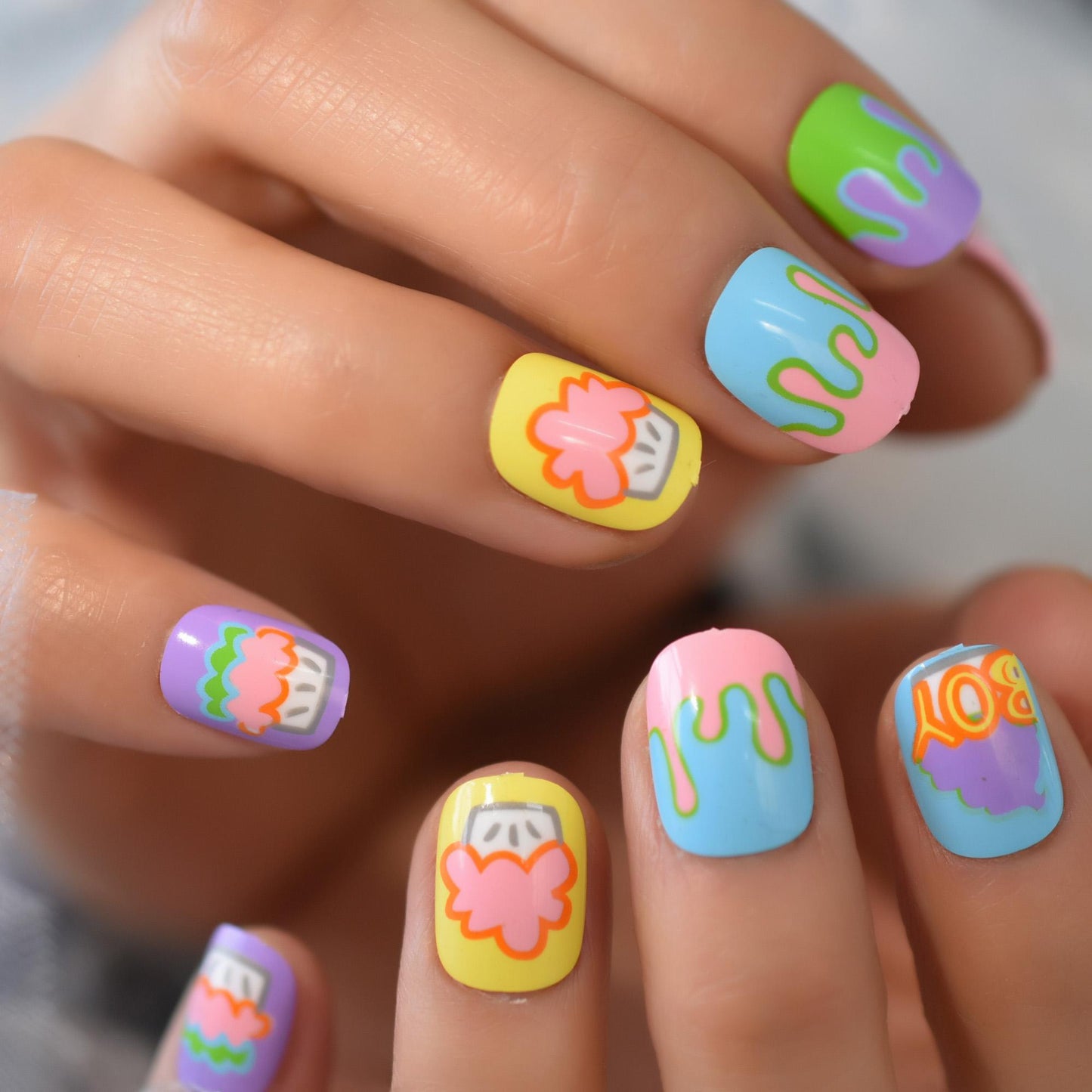 Short Round Nail With Cartoons Pattern